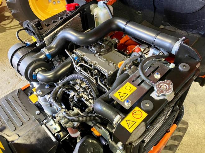 バックホー日立　未使用　ミニユンボ　ZX8U-2　建機