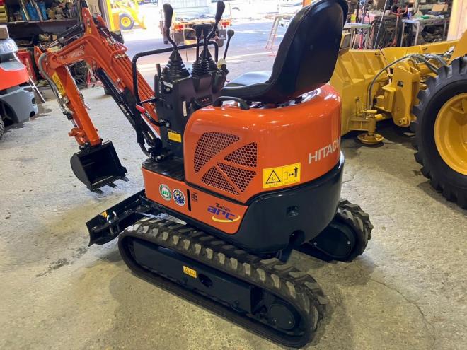 バックホー日立　未使用　ミニユンボ　ZX8U-2　建機