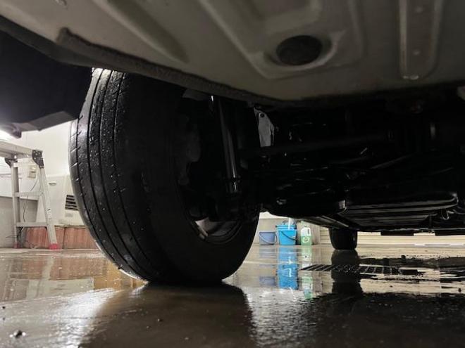 ヴォクシー本州仕入　ワンオーナー　アルパインリアモニター　ストラーダナビ　フルセグ地デジ　ＤＶＤ再生　Ｂｌｕｅｔｏｏｔｈオーディオ　バックカメラ　純正エンジンスターター　純正ＬＥＤヘッドライト　純正ＥＴＣ 4WD 2000 5Dr