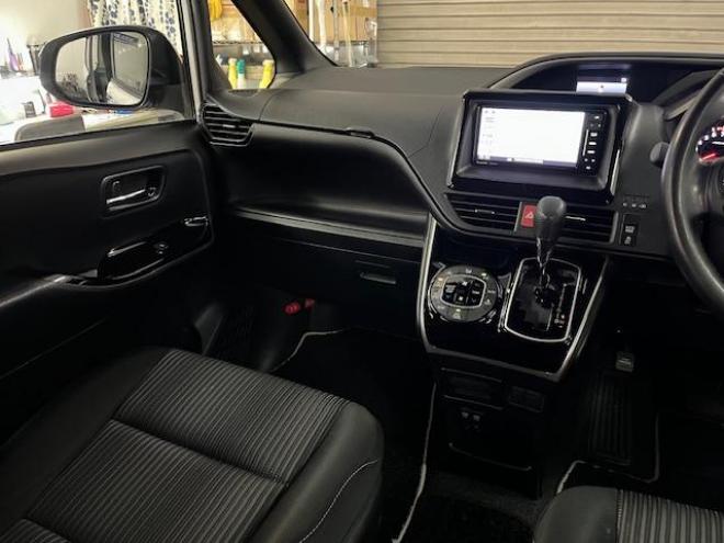 ヴォクシー本州仕入　ワンオーナー　アルパインリアモニター　ストラーダナビ　フルセグ地デジ　ＤＶＤ再生　Ｂｌｕｅｔｏｏｔｈオーディオ　バックカメラ　純正エンジンスターター　純正ＬＥＤヘッドライト　純正ＥＴＣ 4WD 2000 5Dr