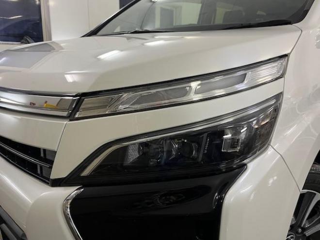 ヴォクシー本州仕入　ワンオーナー　アルパインリアモニター　ストラーダナビ　フルセグ地デジ　ＤＶＤ再生　Ｂｌｕｅｔｏｏｔｈオーディオ　バックカメラ　純正エンジンスターター　純正ＬＥＤヘッドライト　純正ＥＴＣ 4WD 2000 5Dr