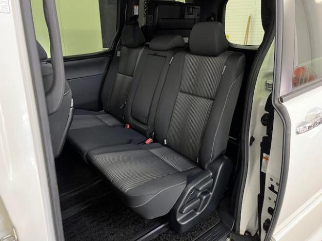 ヴォクシー本州仕入　ワンオーナー　アルパインリアモニター　ストラーダナビ　フルセグ地デジ　ＤＶＤ再生　Ｂｌｕｅｔｏｏｔｈオーディオ　バックカメラ　純正エンジンスターター　純正ＬＥＤヘッドライト　純正ＥＴＣ 4WD 2000 5Dr