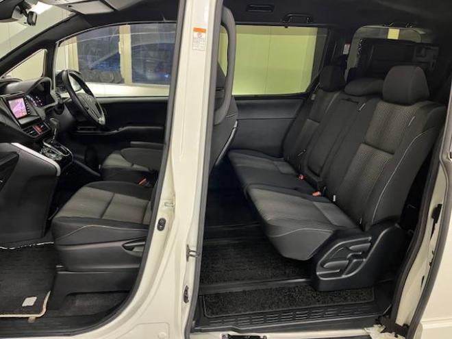 ヴォクシー本州仕入　ワンオーナー　アルパインリアモニター　ストラーダナビ　フルセグ地デジ　ＤＶＤ再生　Ｂｌｕｅｔｏｏｔｈオーディオ　バックカメラ　純正エンジンスターター　純正ＬＥＤヘッドライト　純正ＥＴＣ 4WD 2000 5Dr