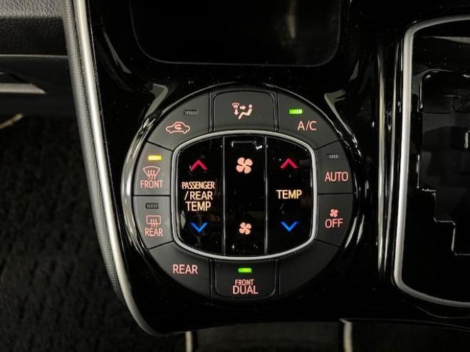 ヴォクシー本州仕入　ワンオーナー　アルパインリアモニター　ストラーダナビ　フルセグ地デジ　ＤＶＤ再生　Ｂｌｕｅｔｏｏｔｈオーディオ　バックカメラ　純正エンジンスターター　純正ＬＥＤヘッドライト　純正ＥＴＣ 4WD 2000 5Dr