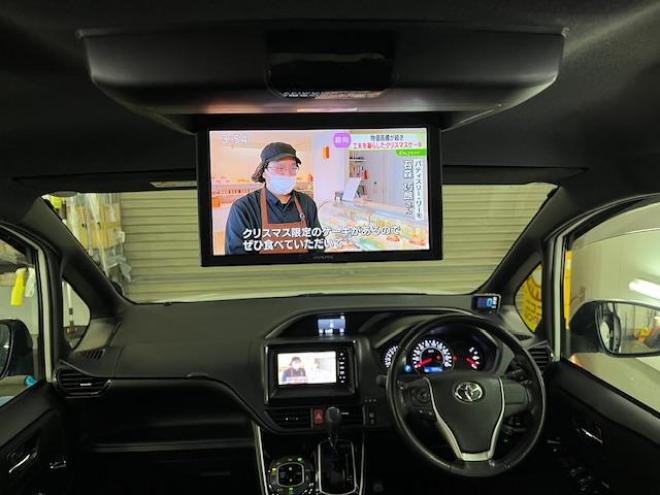 ヴォクシー本州仕入　ワンオーナー　アルパインリアモニター　ストラーダナビ　フルセグ地デジ　ＤＶＤ再生　Ｂｌｕｅｔｏｏｔｈオーディオ　バックカメラ　純正エンジンスターター　純正ＬＥＤヘッドライト　純正ＥＴＣ 4WD 2000 5Dr