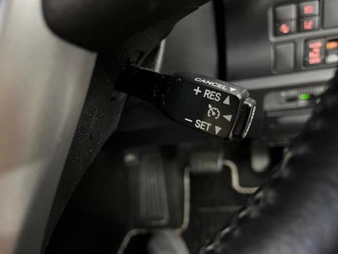 ヴォクシー本州仕入　ワンオーナー　アルパインリアモニター　ストラーダナビ　フルセグ地デジ　ＤＶＤ再生　Ｂｌｕｅｔｏｏｔｈオーディオ　バックカメラ　純正エンジンスターター　純正ＬＥＤヘッドライト　純正ＥＴＣ 4WD 2000 5Dr