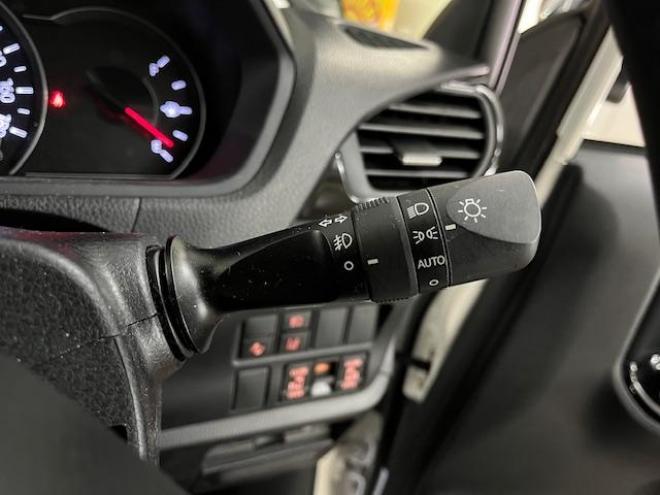 ヴォクシー本州仕入　ワンオーナー　アルパインリアモニター　ストラーダナビ　フルセグ地デジ　ＤＶＤ再生　Ｂｌｕｅｔｏｏｔｈオーディオ　バックカメラ　純正エンジンスターター　純正ＬＥＤヘッドライト　純正ＥＴＣ 4WD 2000 5Dr