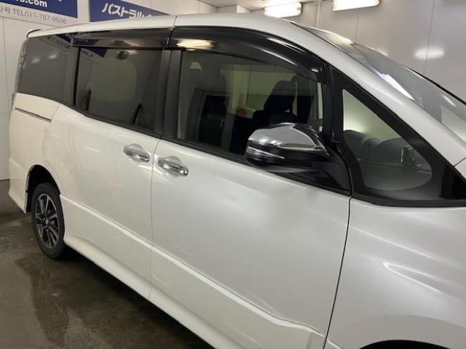 ヴォクシー本州仕入　ワンオーナー　アルパインリアモニター　ストラーダナビ　フルセグ地デジ　ＤＶＤ再生　Ｂｌｕｅｔｏｏｔｈオーディオ　バックカメラ　純正エンジンスターター　純正ＬＥＤヘッドライト　純正ＥＴＣ 4WD 2000 5Dr