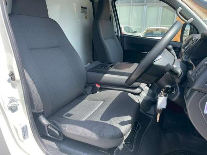 ハイエースバン2.8 中温冷凍バン ロング ディーゼルターボ 4WD　 2800