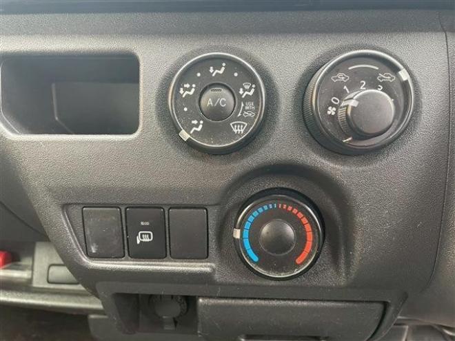 ハイエースバン2.8 中温強化冷凍バン ロング ディーゼルターボ 4WD　 2800