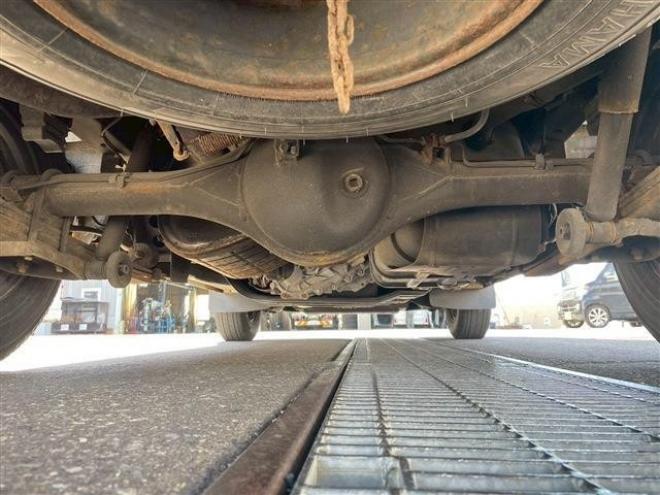 キャラバン3.0 DX ロングボディ ディーゼルターボ 4WD　冷蔵冷凍4WD 3000