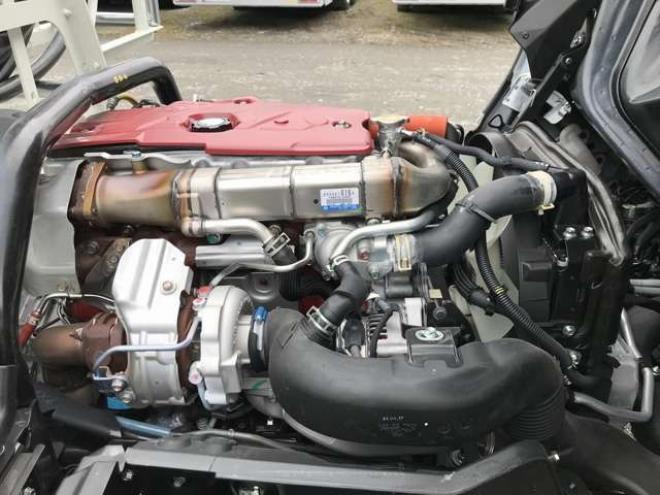 デュトロタンクローリー　2DG-XZU685 新明和工業　 4WD 4000