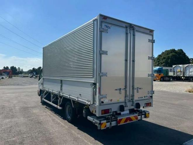 デュトロウイング　TKG-XZU720M 日本トレクス　 2WD 4000