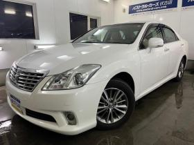 クラウン　本州仕入　後期型　Ｂｌｕｅｔｏｏｔｈ　純正ＨＤＤナビ　フルセグ地デジ　ＤＶＤ再生　ミュージックサーバー　バック＆サイドカメラ　クルーズコントロール　両席パワーシート　前後コーナーセンサー　純正ＥＴＣ 4WD 2500 4Dr