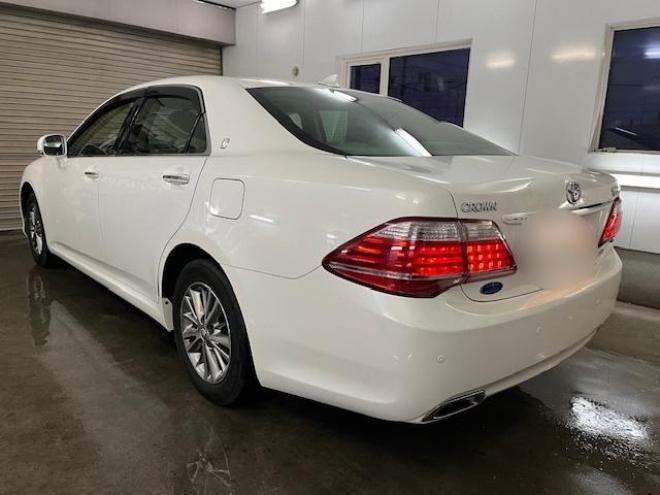 クラウン本州仕入　後期型　Ｂｌｕｅｔｏｏｔｈ　純正ＨＤＤナビ　フルセグ地デジ　ＤＶＤ再生　ミュージックサーバー　バック＆サイドカメラ　クルーズコントロール　両席パワーシート　前後コーナーセンサー　純正ＥＴＣ 4WD 2500 4Dr