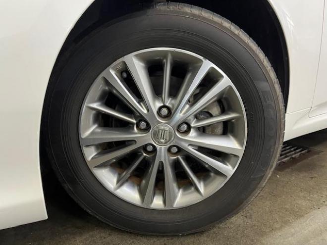 クラウン本州仕入　後期型　Ｂｌｕｅｔｏｏｔｈ　純正ＨＤＤナビ　フルセグ地デジ　ＤＶＤ再生　ミュージックサーバー　バック＆サイドカメラ　クルーズコントロール　両席パワーシート　前後コーナーセンサー　純正ＥＴＣ 4WD 2500 4Dr