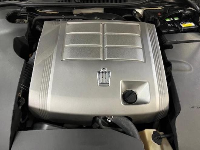 クラウン本州仕入　後期型　Ｂｌｕｅｔｏｏｔｈ　純正ＨＤＤナビ　フルセグ地デジ　ＤＶＤ再生　ミュージックサーバー　バック＆サイドカメラ　クルーズコントロール　両席パワーシート　前後コーナーセンサー　純正ＥＴＣ 4WD 2500 4Dr