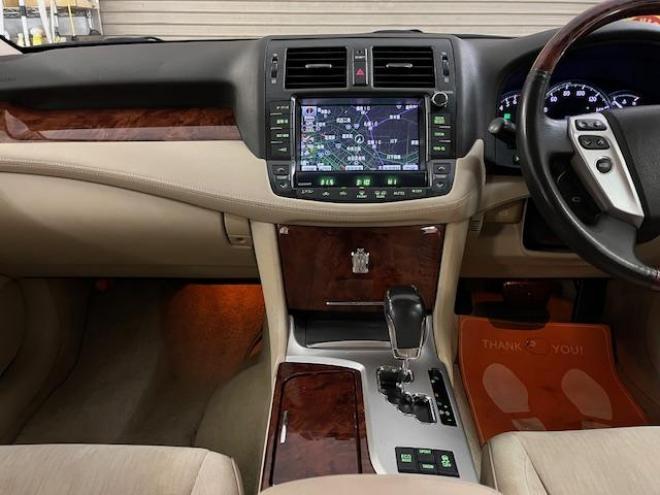 クラウン本州仕入　後期型　Ｂｌｕｅｔｏｏｔｈ　純正ＨＤＤナビ　フルセグ地デジ　ＤＶＤ再生　ミュージックサーバー　バック＆サイドカメラ　クルーズコントロール　両席パワーシート　前後コーナーセンサー　純正ＥＴＣ 4WD 2500 4Dr