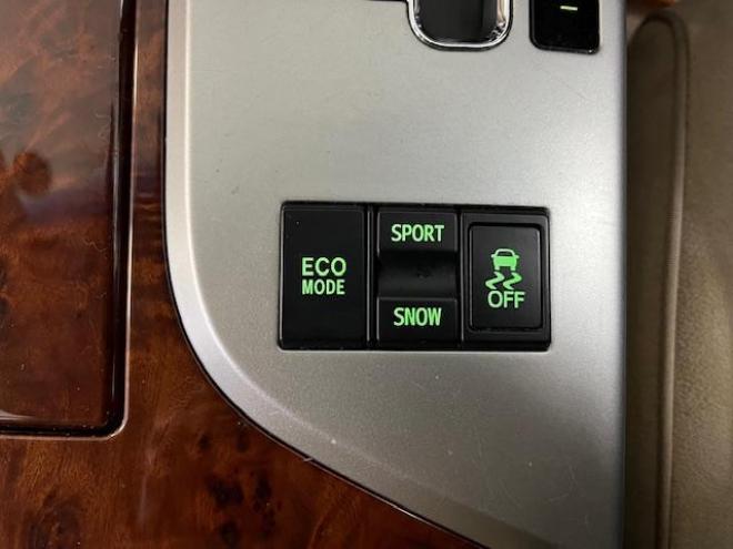 クラウン本州仕入　後期型　Ｂｌｕｅｔｏｏｔｈ　純正ＨＤＤナビ　フルセグ地デジ　ＤＶＤ再生　ミュージックサーバー　バック＆サイドカメラ　クルーズコントロール　両席パワーシート　前後コーナーセンサー　純正ＥＴＣ 4WD 2500 4Dr