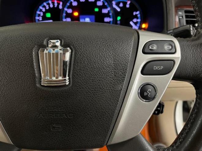 クラウン本州仕入　後期型　Ｂｌｕｅｔｏｏｔｈ　純正ＨＤＤナビ　フルセグ地デジ　ＤＶＤ再生　ミュージックサーバー　バック＆サイドカメラ　クルーズコントロール　両席パワーシート　前後コーナーセンサー　純正ＥＴＣ 4WD 2500 4Dr