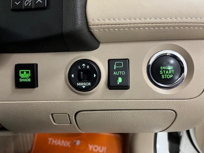 クラウン本州仕入　後期型　Ｂｌｕｅｔｏｏｔｈ　純正ＨＤＤナビ　フルセグ地デジ　ＤＶＤ再生　ミュージックサーバー　バック＆サイドカメラ　クルーズコントロール　両席パワーシート　前後コーナーセンサー　純正ＥＴＣ 4WD 2500 4Dr