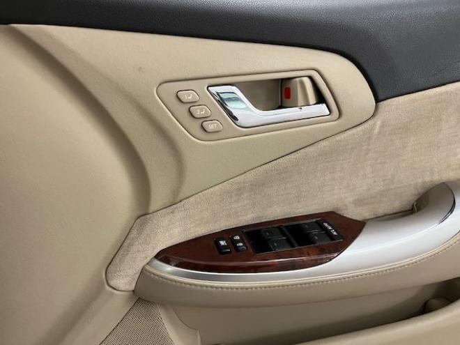 クラウン本州仕入　後期型　Ｂｌｕｅｔｏｏｔｈ　純正ＨＤＤナビ　フルセグ地デジ　ＤＶＤ再生　ミュージックサーバー　バック＆サイドカメラ　クルーズコントロール　両席パワーシート　前後コーナーセンサー　純正ＥＴＣ 4WD 2500 4Dr