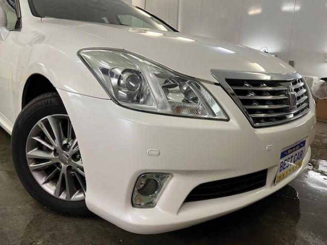 クラウン本州仕入　後期型　Ｂｌｕｅｔｏｏｔｈ　純正ＨＤＤナビ　フルセグ地デジ　ＤＶＤ再生　ミュージックサーバー　バック＆サイドカメラ　クルーズコントロール　両席パワーシート　前後コーナーセンサー　純正ＥＴＣ 4WD 2500 4Dr