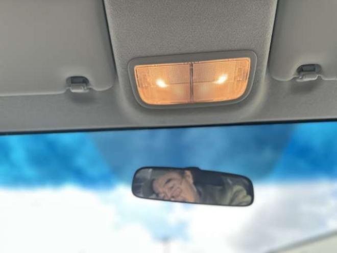 フィット1.5 ハイブリッド F 4WD　純正ナビ　バックカメラ　ETC　パワステ　パワーウィンドウ　ABS　キーレスエントリー 1500