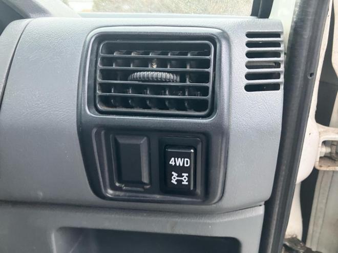NT100クリッパーDX　4WD 4WD 660 2Dr