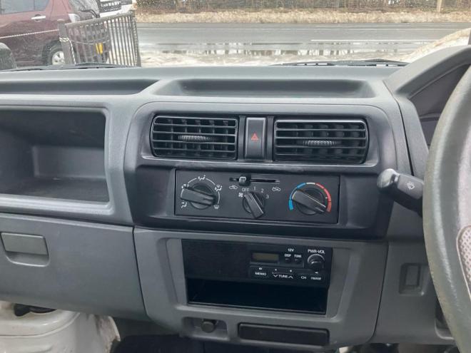 NT100クリッパーDX　4WD 4WD 660 2Dr