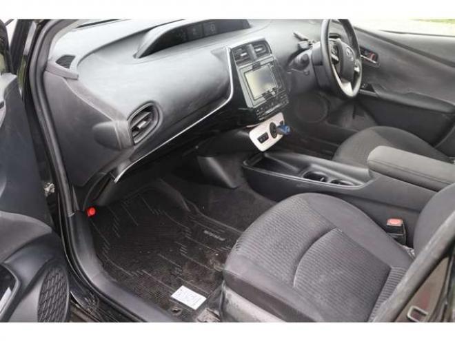 プリウス1.8 S E-Four 4WD　検2年　バックモニター 1800