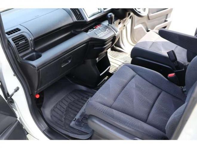 ステップワゴン2.0 スパーダ Z　検2年　自社　ローンカノウ　パドルシフト 2WD 2000