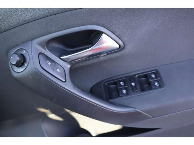 ポロ1.4 コンフォートライン　検R9/5　社外ナビ　バックカメラ　TV　自社　ローンカノウ 正規輸入車 2WD 1400