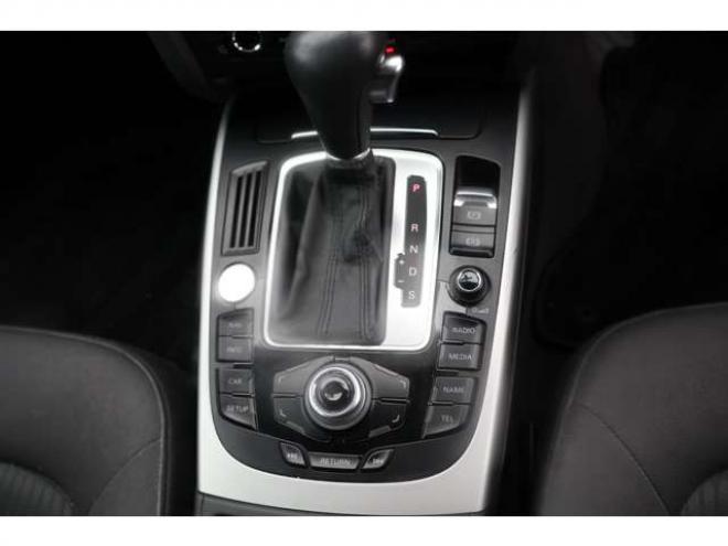 アウディA4 2.0 TFSI クワトロ 4WD　検二年　自社　ローンカノウ 正規輸入車 2000