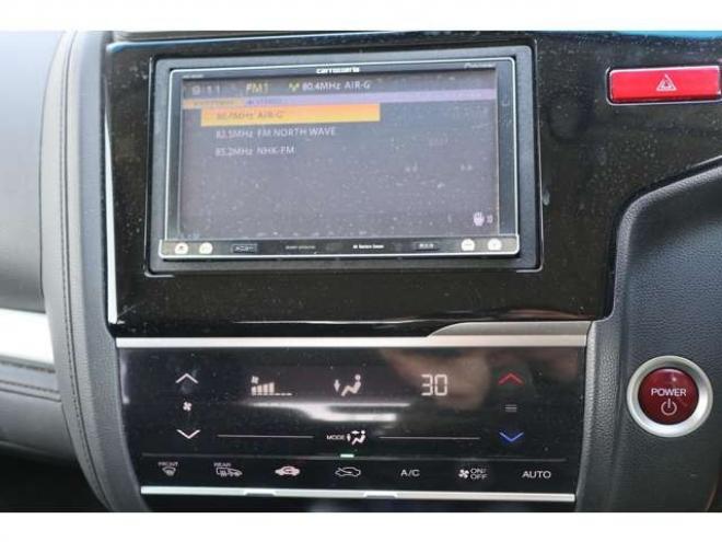 フィット1.5 ハイブリッド Fパッケージ 4WD　検2年　自社　ローンカノウ 1500