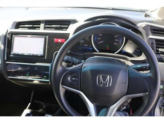 フィット1.5 ハイブリッド Fパッケージ 4WD　検2年　自社　ローンカノウ　EGスターター 1500