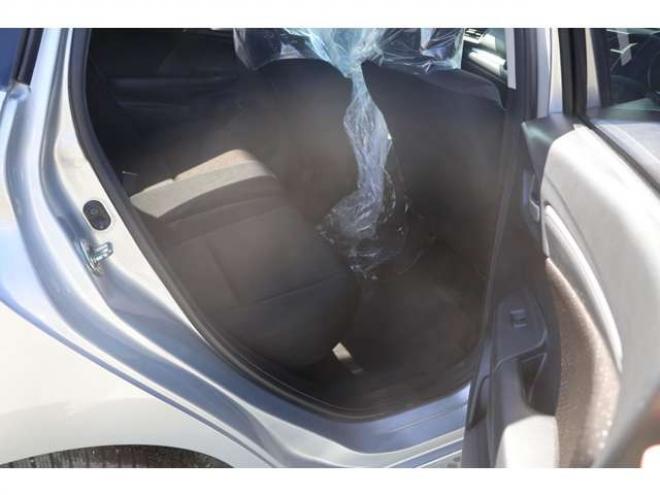 フィット1.5 ハイブリッド Fパッケージ 4WD　検2年　自社　ローンカノウ　EGスターター 1500