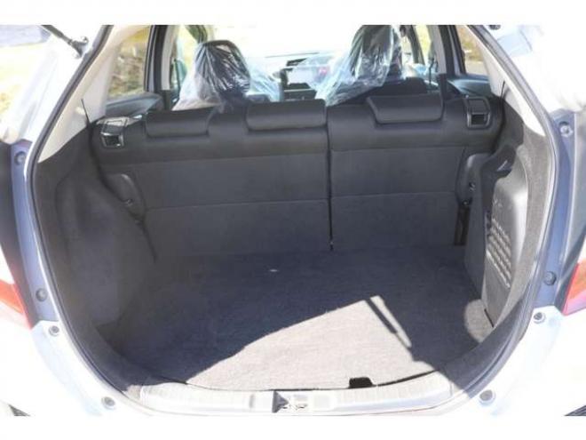 フィット1.5 ハイブリッド Fパッケージ 4WD　検2年　自社　ローンカノウ　EGスターター 1500