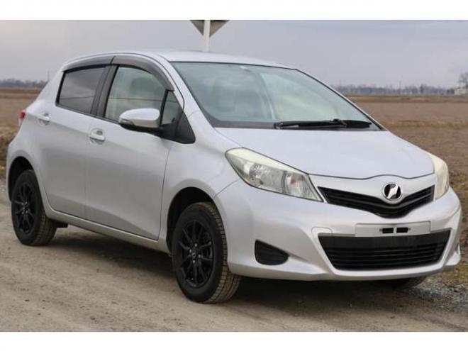 ヴィッツ1.3 F 4WD　検2年　自社　ローンカノウ 1300