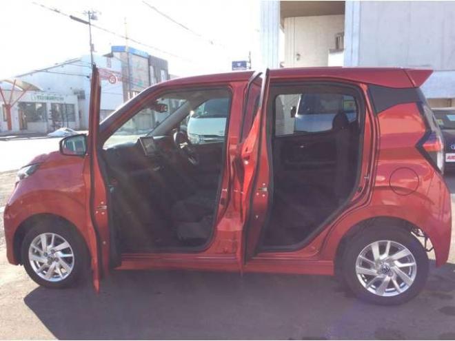 デイズハイウェイスターX 4WD　プッシュスタート　スマートキー　日産純正ナビ　フルセグTV　CD　Bluetooth　全方向カメラ　バックカメラ　本革巻きステアリング　ステアリングスイッチ　クルーズコントロール　シートヒーター　ETC 660