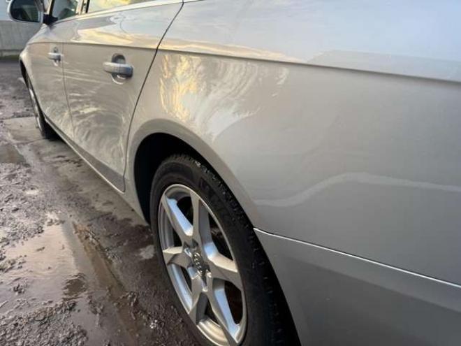 アウディA4 2.0 TFSI クワトロ 4WD　ワンオーナー車　ナビ　TV 正規輸入車 2000