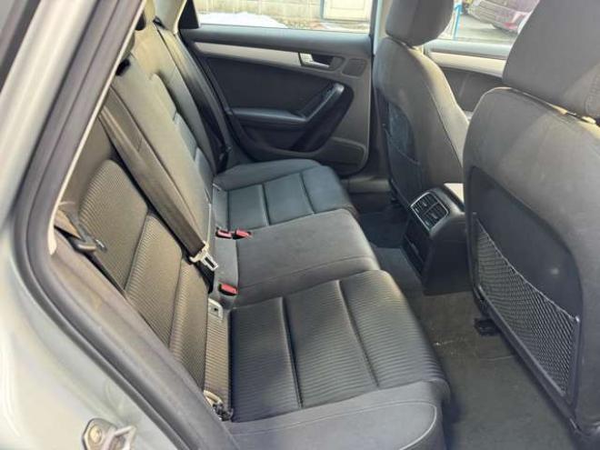 アウディA4 2.0 TFSI クワトロ 4WD　ワンオーナー車　ナビ　TV 正規輸入車 2000