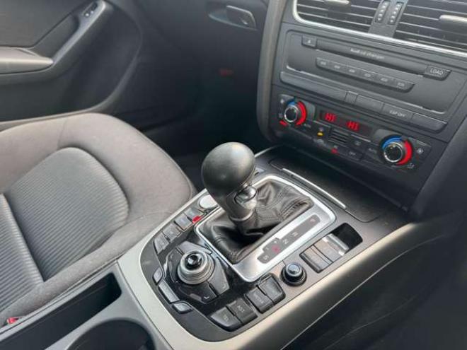 アウディA4 2.0 TFSI クワトロ 4WD　ワンオーナー車　ナビ　TV 正規輸入車 2000