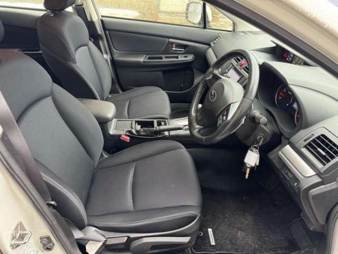 インプレッサスポーツ 2.0 i アイサイト 4WD　ナビ　TV　Bカメラ　Egスターター　夏冬タイヤ 2000