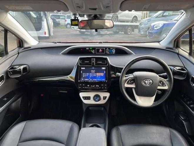 プリウス1.8 S ツーリングセレクション E-Four 4WD　フルエアロ・純正9インチナビ・Sセンス 1800
