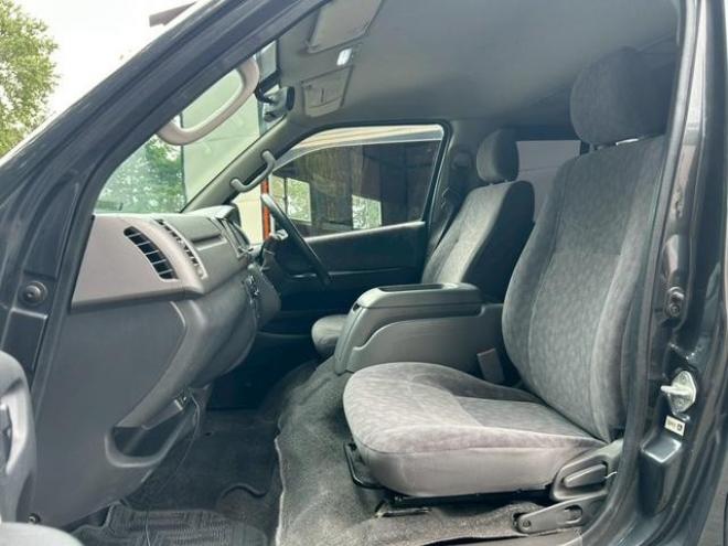 ハイエースバン　４ＷＤ　ＥＴＣ　両側スライドドア　アルミホイール　エアコン　パワーウィンドウ　運転席エアバッグ　助手席エアバッグ　ＣＤ　ＵＳＢ　Ｂｌｕｅｔｏｏｔｈ 4WD 2500(D) 5Dr