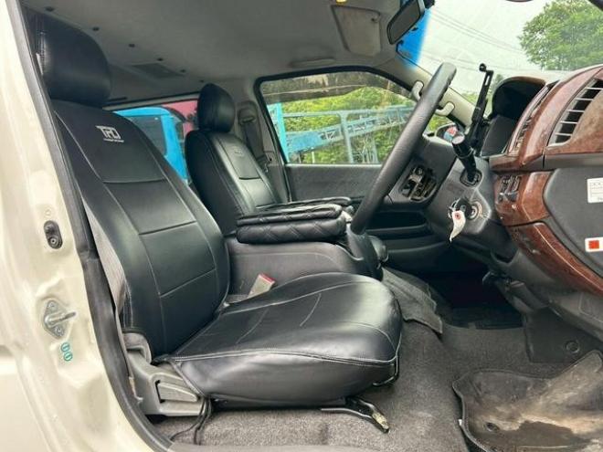 ハイエースバン　４ＷＤ　バックカメラ　ナビ　両側スライドドア　パワーウィンドウ　運転席エアバッグ 4WD 3000(D) 5Dr