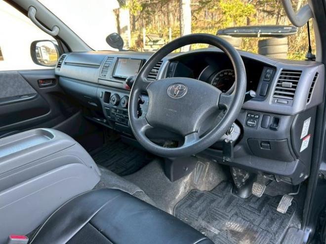 ハイエースバン　４ＷＤ　バックカメラ　ナビ　ＴＶ　衝突被害軽減システム　両側スライドドア　オートライト　電動格納ミラー　ＡＴ　ＣＤ　ＵＳＢ　エアコン　パワーウィンドウ　運転席エアバッグ 4WD 2500(D) 5Dr