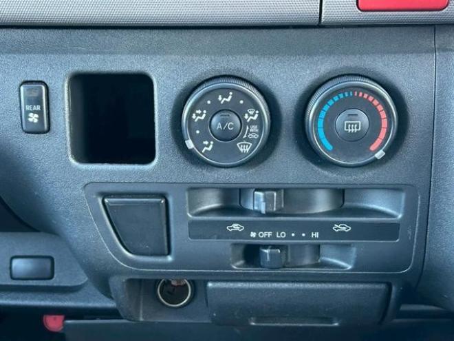 ハイエースバン　４ＷＤ　バックカメラ　ナビ　ＴＶ　衝突被害軽減システム　両側スライドドア　オートライト　電動格納ミラー　ＡＴ　ＣＤ　ＵＳＢ　エアコン　パワーウィンドウ　運転席エアバッグ 4WD 2500(D) 5Dr