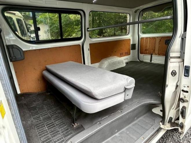 ハイエースバン　４ＷＤ　ＥＴＣ　ナビ　両側スライドドア　ＡＴ　ミュージックプレイヤー接続可　エアコン　運転席エアバッグ 4WD 3000(D) 5Dr